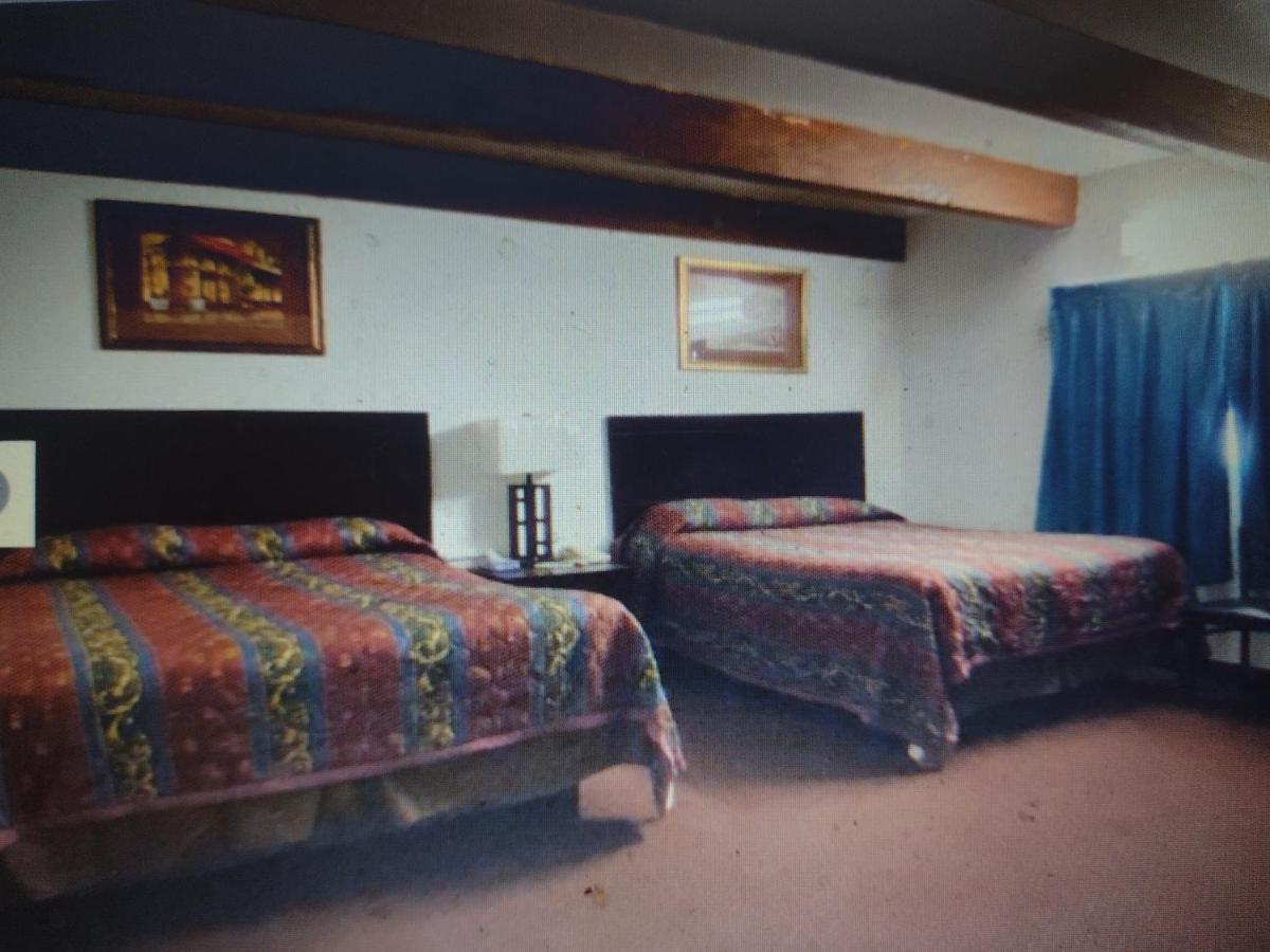 Budget Inn & Suites -Super-Ice Cold Spotless Rooms- Door-To-Door Lit Parking & Lowest Price Plus Hbo Max,Spanish Tv, Internet Free!! Freer Exterior foto