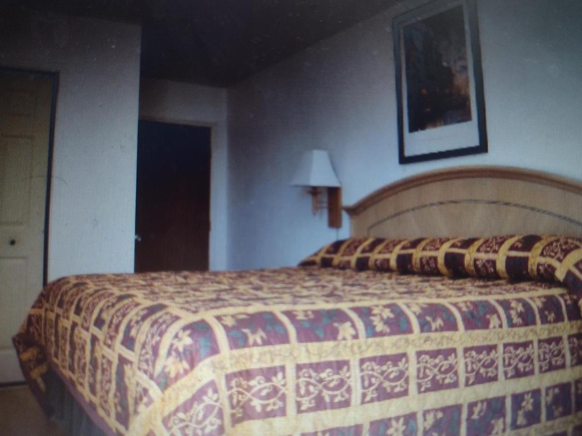 Budget Inn & Suites -Super-Ice Cold Spotless Rooms- Door-To-Door Lit Parking & Lowest Price Plus Hbo Max,Spanish Tv, Internet Free!! Freer Exterior foto